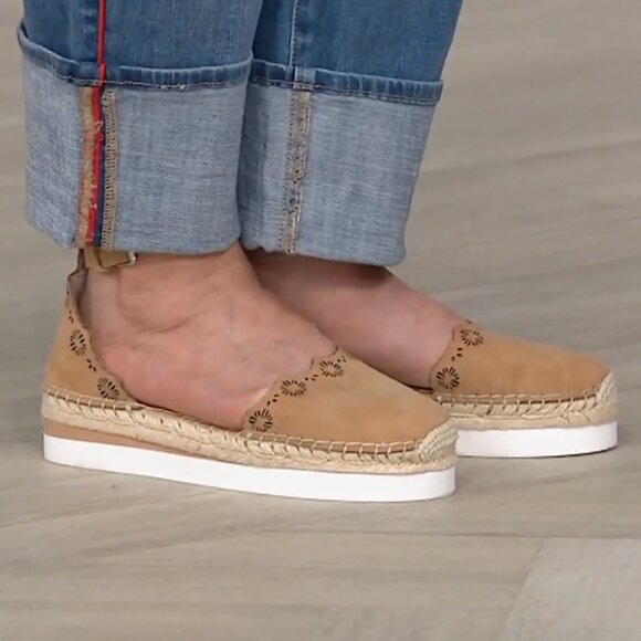 VINCE CAMUTO Breshan Suede Espadrille Closed Toe Platform Sandal 9 - Picture 2 of 12